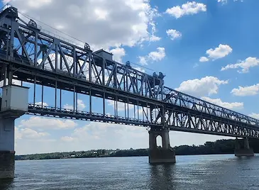 Подменят осветлението на Дунав мост
