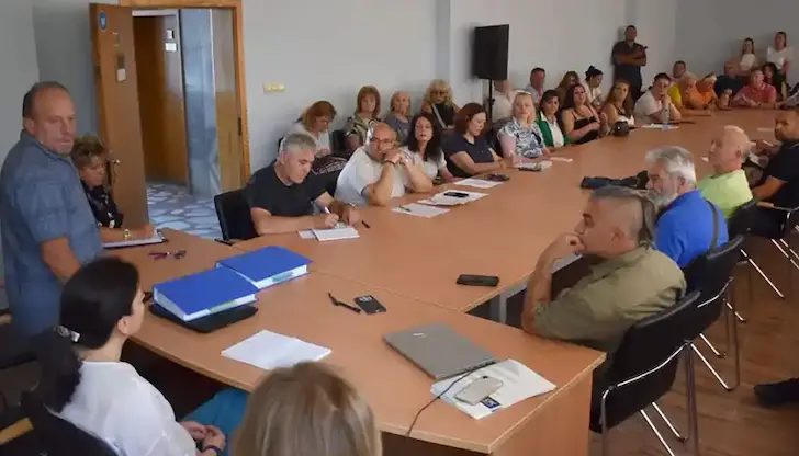 Местната власт и стотици жители се обявиха срещу инвестицията Местната власт и стотици жители се обявиха срещу инвестицията