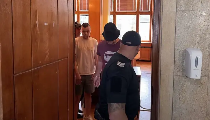 Служителите на НАП са притискали търговец за 300 евро Служителите на НАП са притискали търговец за 300 евро