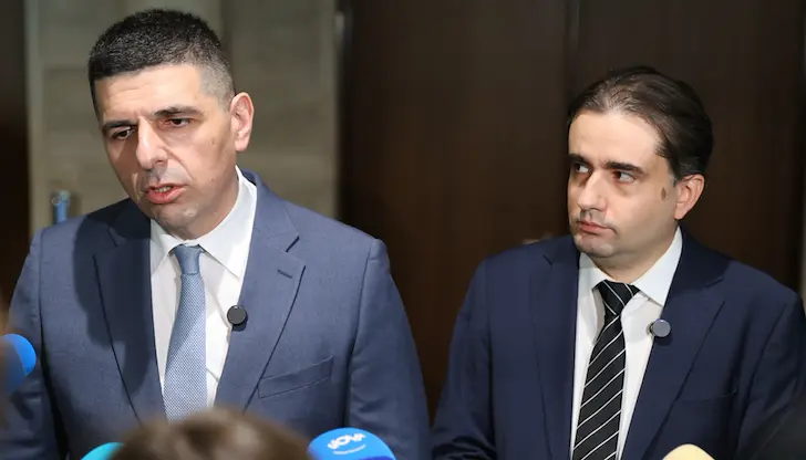 Ивайло Мирчев и Божидар Божанов обвързват решението за цистерните с проекта Freya Ивайло Мирчев и Божидар Божанов обвързват решението за цистерните с проекта Freya