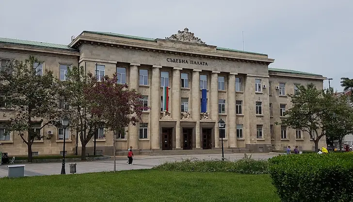 Алжирец с условна присъда за опит за преминаване на Дунав мост с фалшив документ