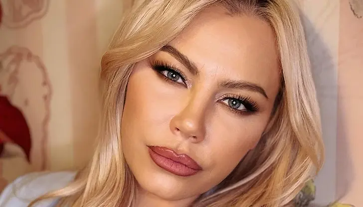 Певицата почете поетесата Надежда Захариева Певицата почете поетесата Надежда Захариева