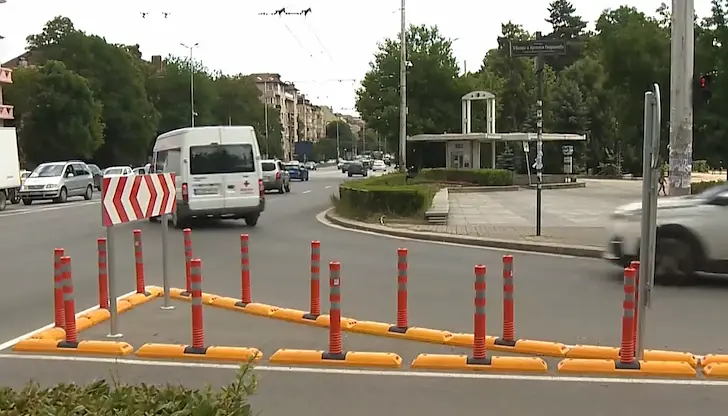 Таксита и автобуси отчитат сериозни закъснения заради тапите в трафика