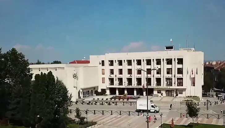 Разследват незаконно подслушване на общински служители