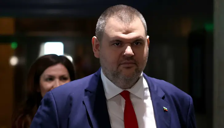 Десислава Атанасова и Александър Сталийски са сред описаните имена