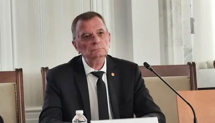 Засилване на контрола върху оръжията и частните охранители