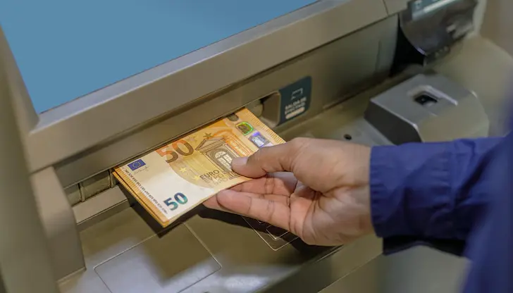 Парите по банковите сметки ще бъдат налични днес Парите по банковите сметки ще бъдат налични днес
