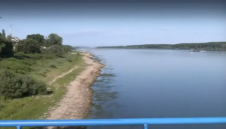 Корабоплаването в българския участък продължава въпреки критично ниските води Корабоплаването в българския участък продължава въпреки критично ниските води