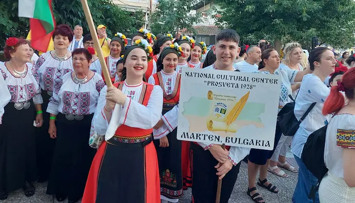 Танцьорите и певците от Мартен завърнаха с отличие от Гърция