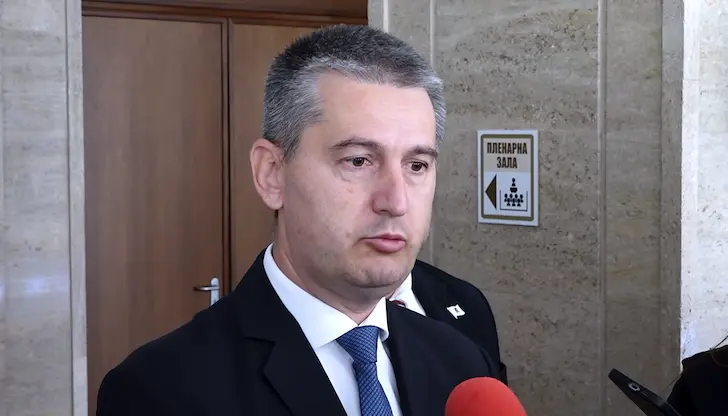 С бюджета на “Прогресивна България” гражданите ще плащат повече, ще получават по-малко, няма пари дори за децата