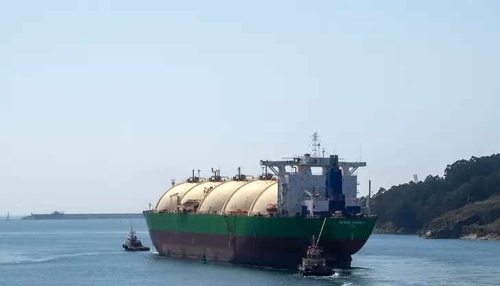 Експлозия на танкер в Ормузкия проток заради морска мина