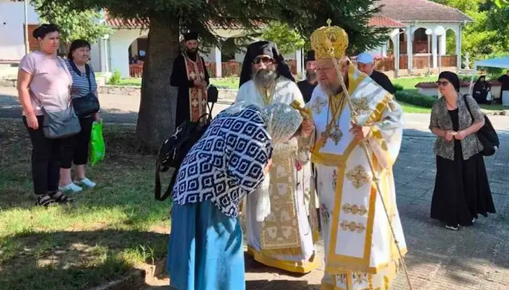 Празнична литургия в Каранвърбовския манастир