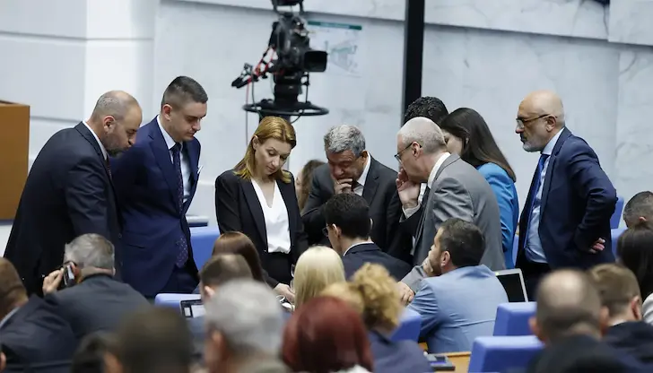 Опозицията критикува заложените възможности за теглене на дълг Опозицията критикува заложените възможности за теглене на дълг