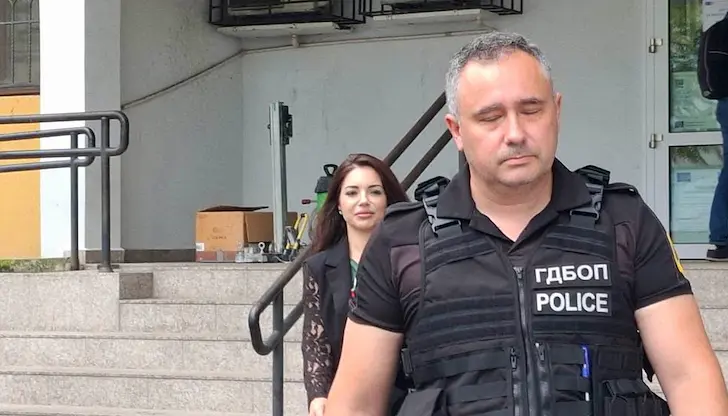 ГДБОП изведе Пламена Жечева от сградата на холдинга ГДБОП изведе Пламена Жечева от сградата на холдинга