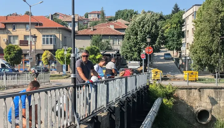 Обновление на парапетите по Беленска река в Бяла