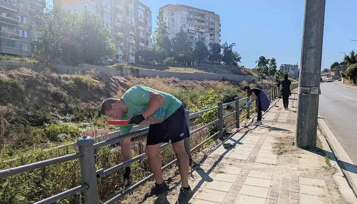 Обновяване на крайречната зона в Бяла с общинска акция