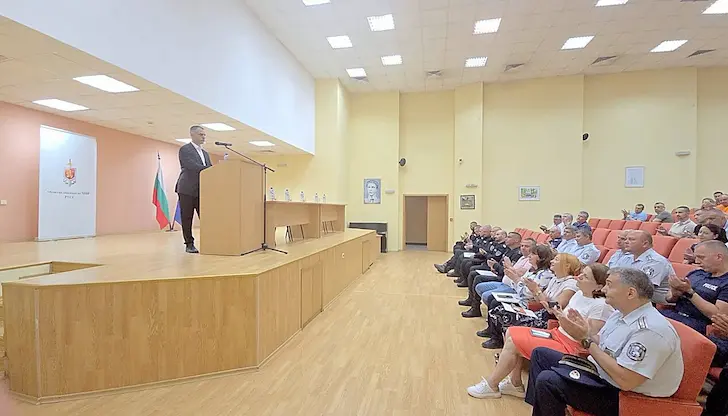 Наградиха 150 служители на МВР - Русе по случай празника