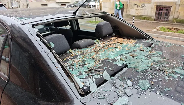 Вандализъм в Русе: Счупено стъкло на автомобил