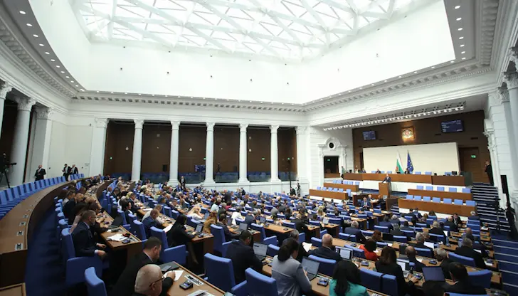 Финансовата рамка залага рекордни разходи и по-високи осигуровки Финансовата рамка залага рекордни разходи и по-високи осигуровки