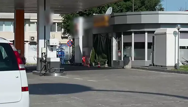 Кола потроши витрина след опит да избегне конуси на улица „Потсдам”