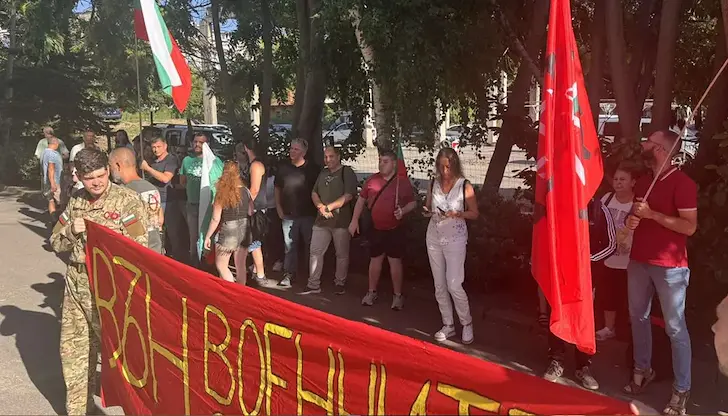 Граждани настояват за отмяна на правителственото решение