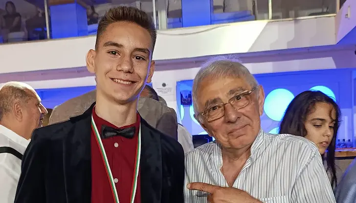 Вокална група "Слънце" с награди от конкурс във Варна