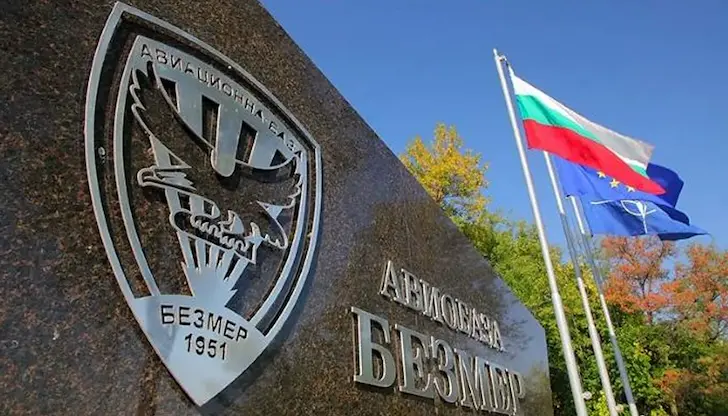 Очакват се още седем американски машини в базата Очакват се още седем американски машини в базата