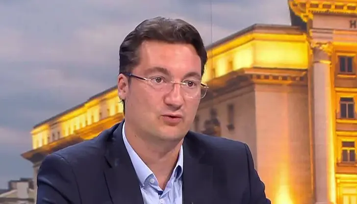 Лидерът на социалистите коментира войната и бюджета Лидерът на социалистите коментира войната и бюджета