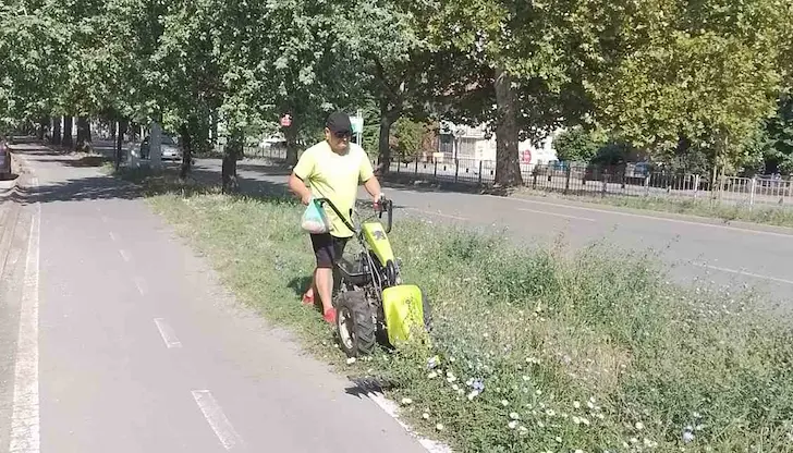 Екипите на „Паркстрой“ работят по утвърден график Екипите на „Паркстрой“ работят по утвърден график