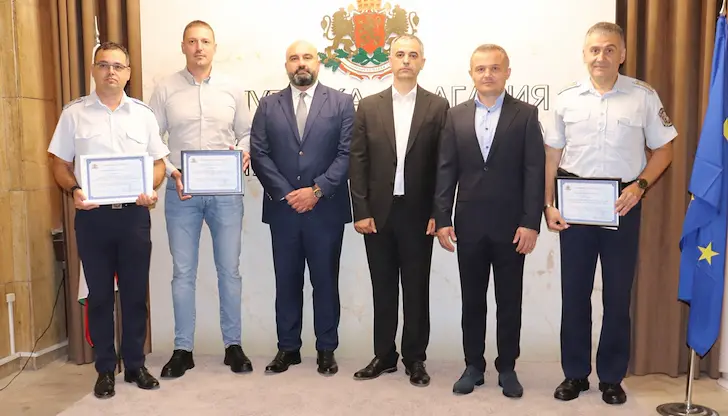 Русенски полицаи отличени с почетни грамоти от областния управител