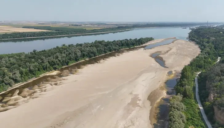 Оголени наноси край Свищов и Белене застрашават трафика