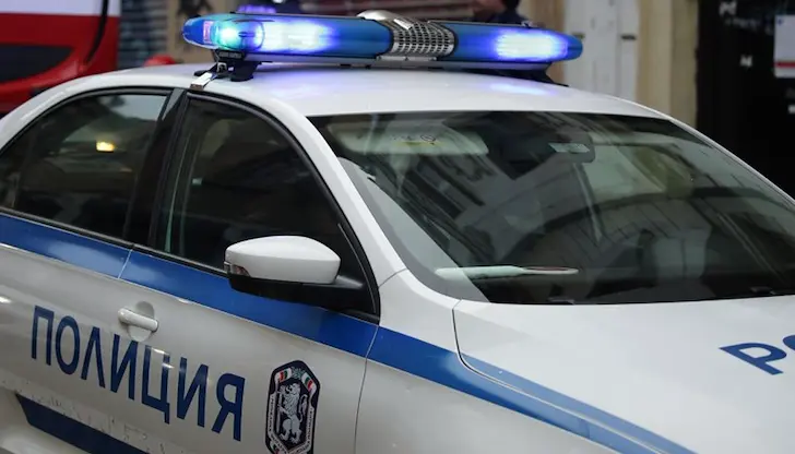 Кола се преобърна в канавка на булевард "Трети март" Кола се преобърна в канавка на булевард "Трети март"