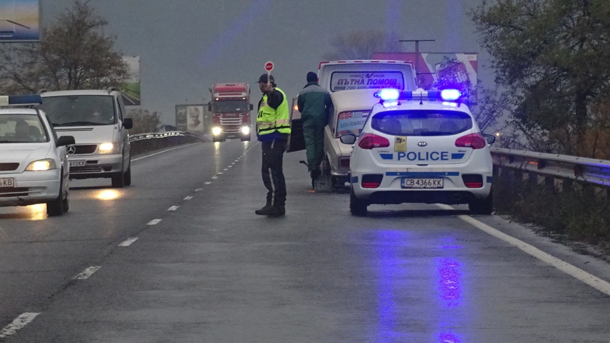 Ранените са настанени в болници в Разград и РусеВчера на