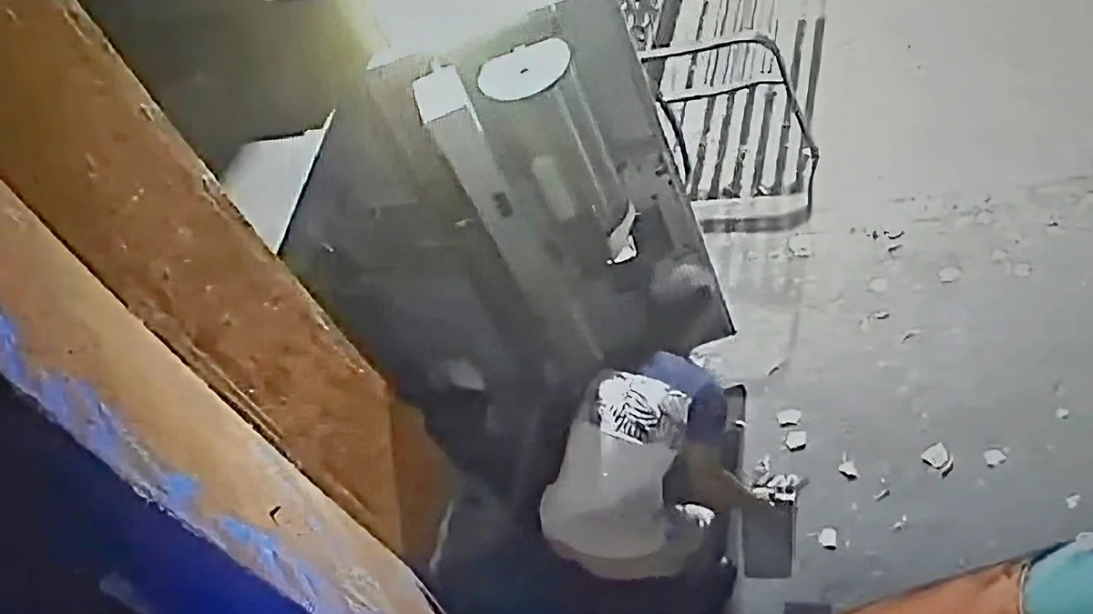 Мъжът е задигнал над хиляда евро със специален инструментРайонна прокуратура
