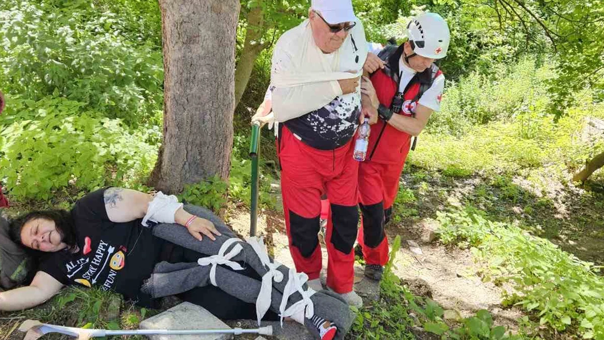 Планински спасители демонстрираха алпийски способи за вадене на ранениНад 50