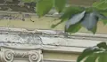 Царският дворец се руши пред очите на държавата
