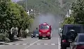 Пожарни камиони се превърнаха в „душове“ в Албания