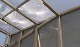 Потрошиха стъклата на метростанция дни след откриването