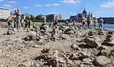 Унгарското правителство призова хората да намалят използването на климатици и перални