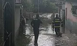 Издирват мъж, отнесен от придошлата река в Пещера