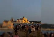 В Будапеща спретнаха парти в пресъхналото корито на Дунав
