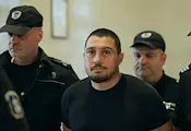 Наркодилърът с бебе за параван остава в ареста
