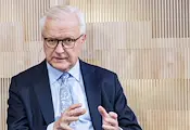 ЕЦБ отчита uмерен ръст на заплатите в еврозоната