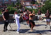 Кючек пред паметника на Асеневци възмути Велико Търново