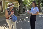 Младежи раздаваха вода в нажежения Русе