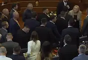 Депутат замери с яйца премиерът на Косово