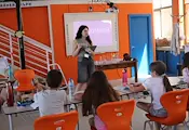 Деца правиха слонска паста в русенската библиотека