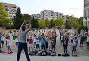 Връщат задължителната физарядка в училищата