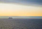 Снаряд удари кораб край бреговете на Оман