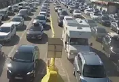 Близо час се чака на пункта Градина - Калотина